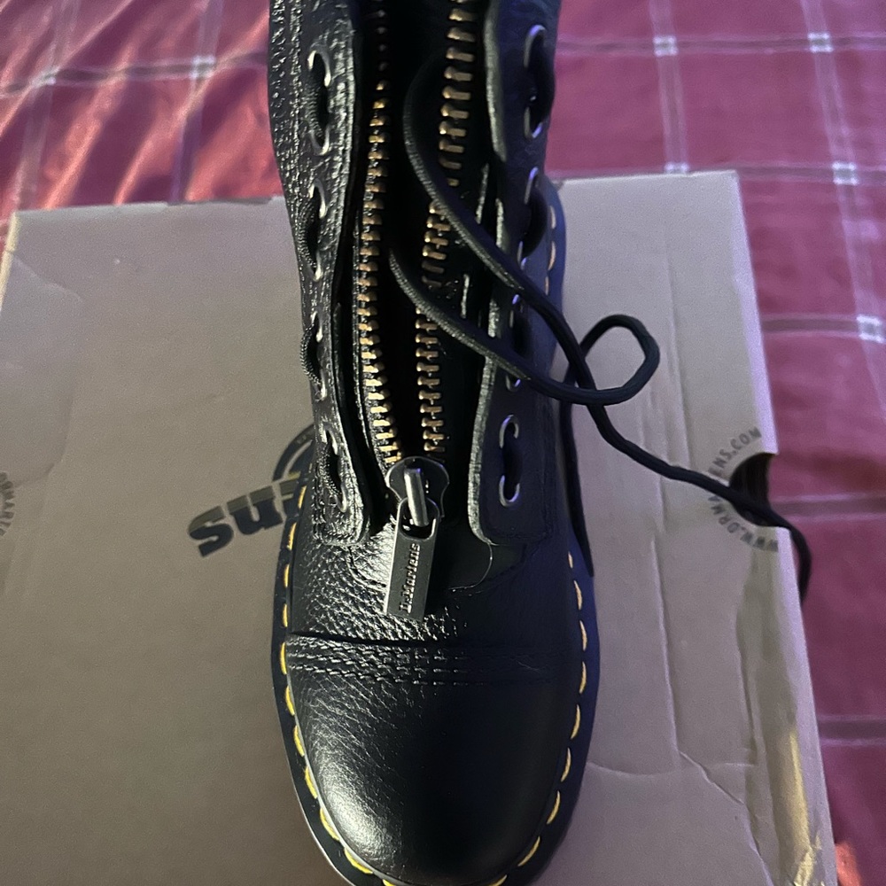 Brand new women’s black Sinclair milled Nappa leather size 7 Doc Martens boots!